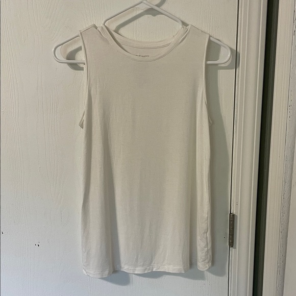 Nine West Tops - 💰Nine West Soft Spun Women’s Classic White Buttery Soft Sleeveless Size Small